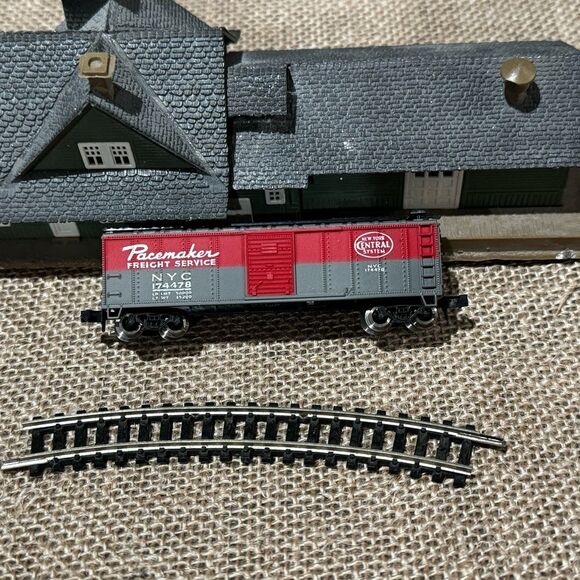 Atlas NScale pacemaker Freight Service Boxcar, 174478 - Picture 3 of 6